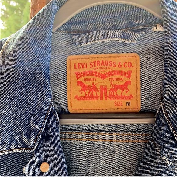 LEVI denim jacket. NEW. - Picture 3 of 4